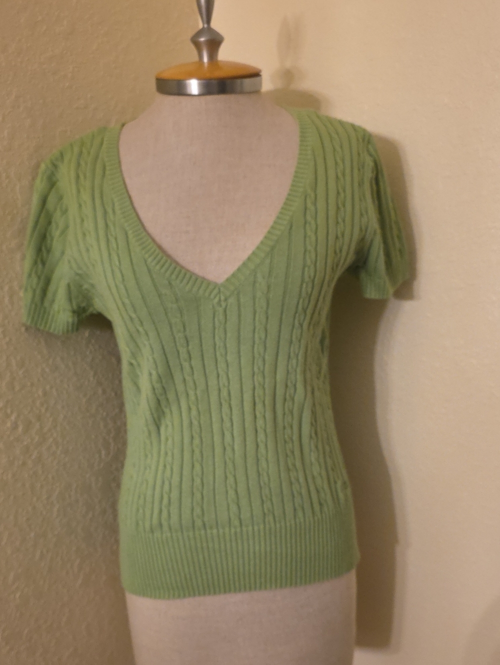 Izod Light Green V-Neck Cable Knit Short Sleeve Sweater